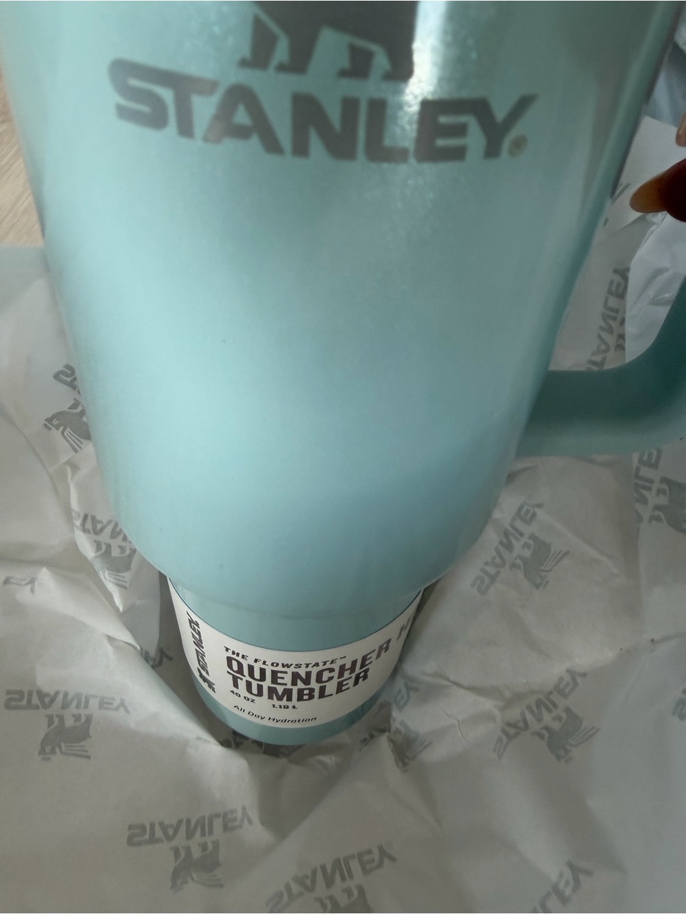 Stanley frost Mint 40 oz! Travel Tumbler with Handle and Straw! New in box - Picture 4 of 5